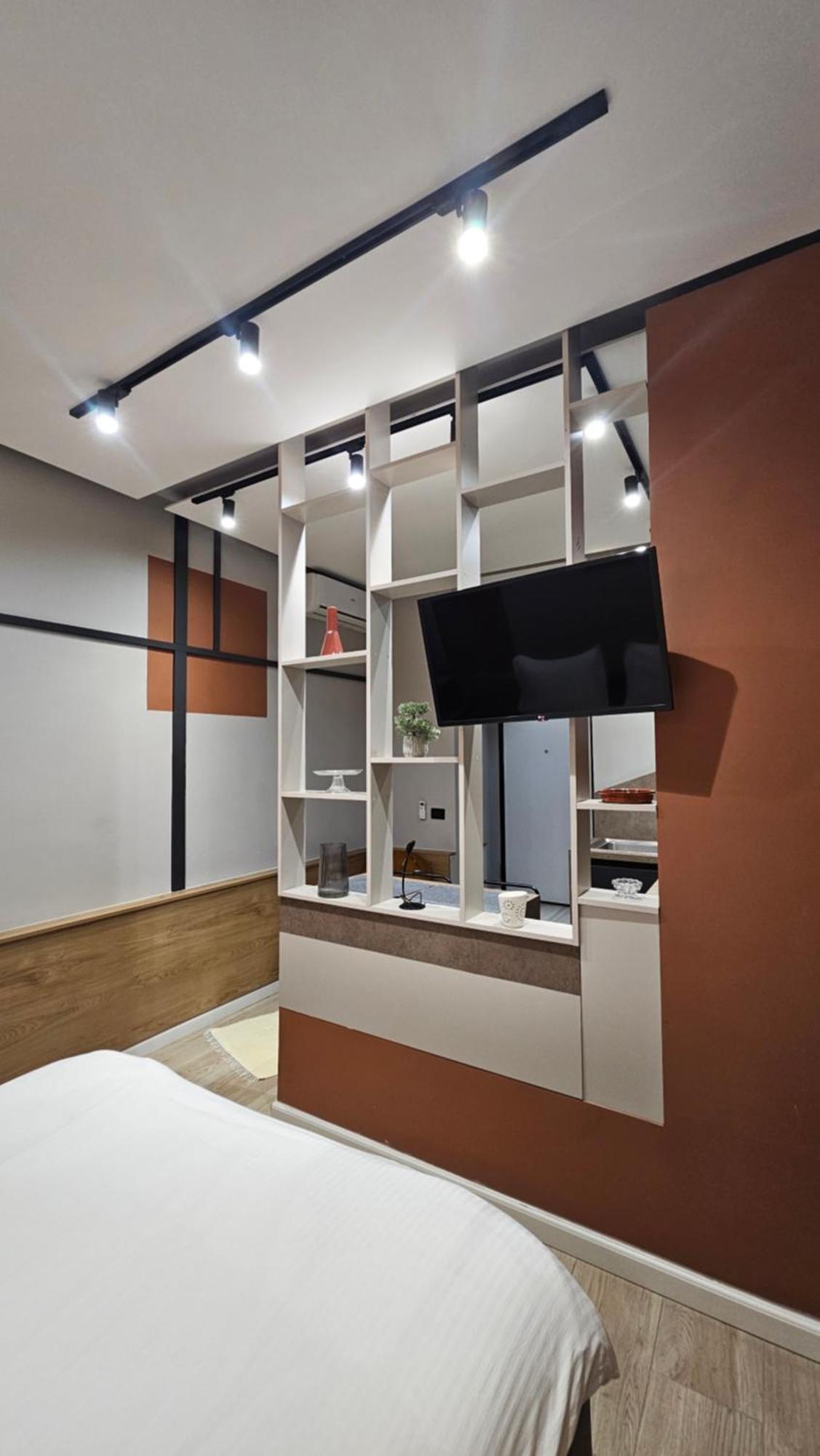 Tam Serviced Studio Apartments Next To Blloku Tirana Buitenkant foto
