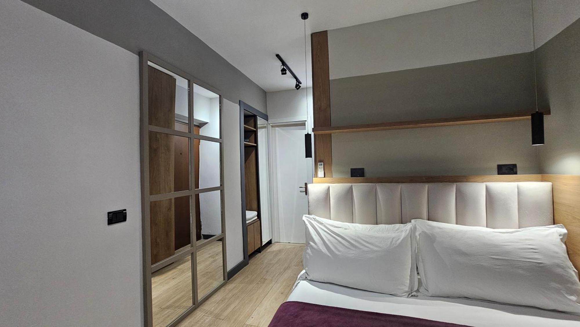 Tam Serviced Studio Apartments Next To Blloku Tirana Buitenkant foto