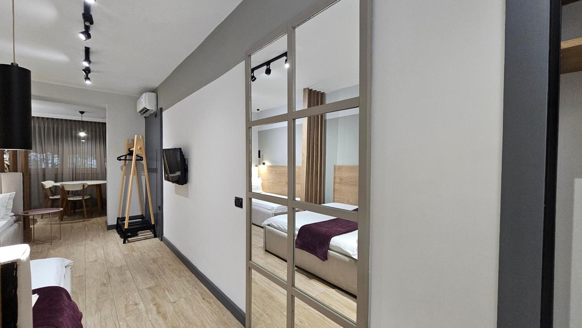 Tam Serviced Studio Apartments Next To Blloku Tirana Buitenkant foto