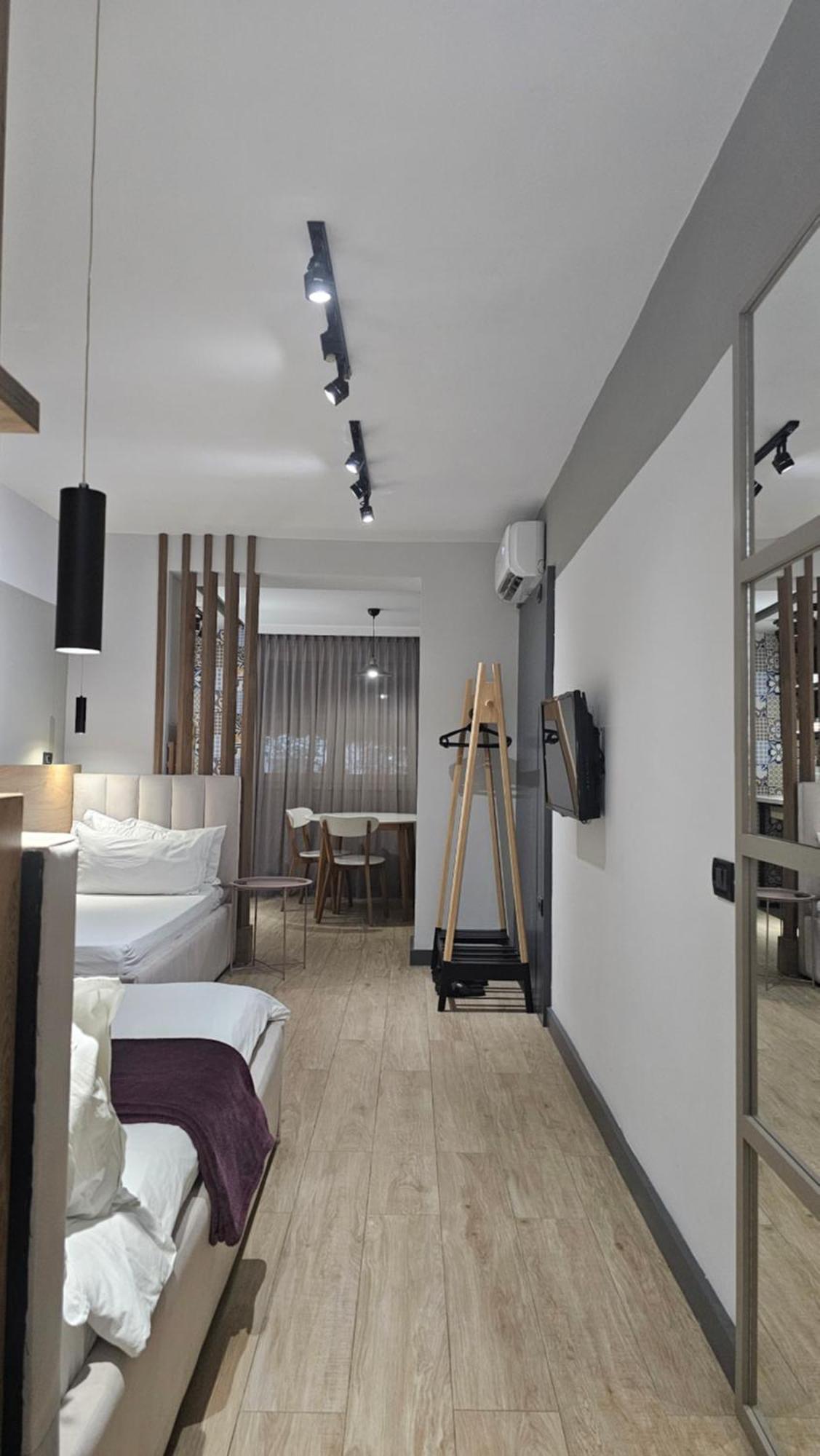 Tam Serviced Studio Apartments Next To Blloku Tirana Buitenkant foto