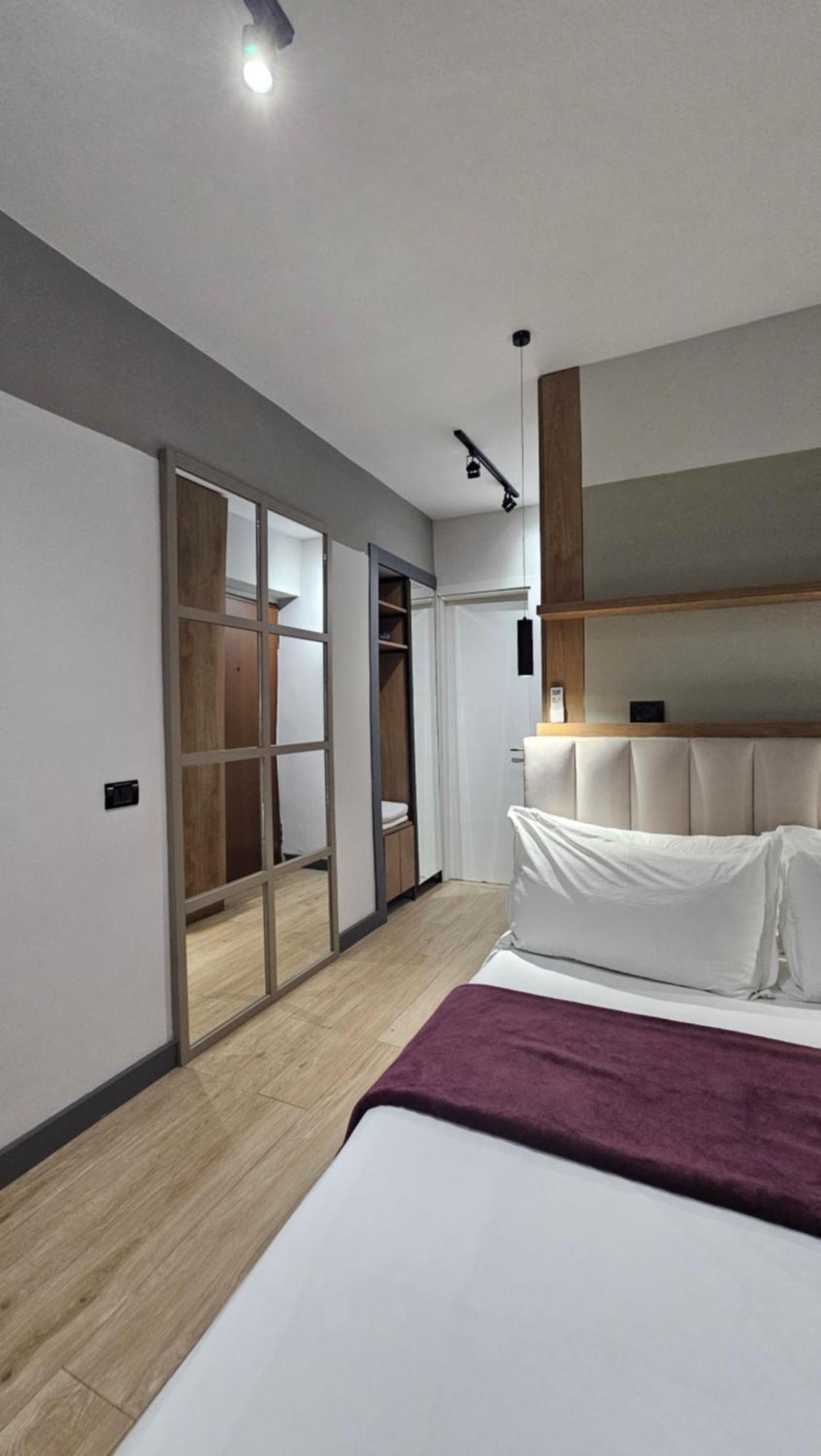 Tam Serviced Studio Apartments Next To Blloku Tirana Buitenkant foto