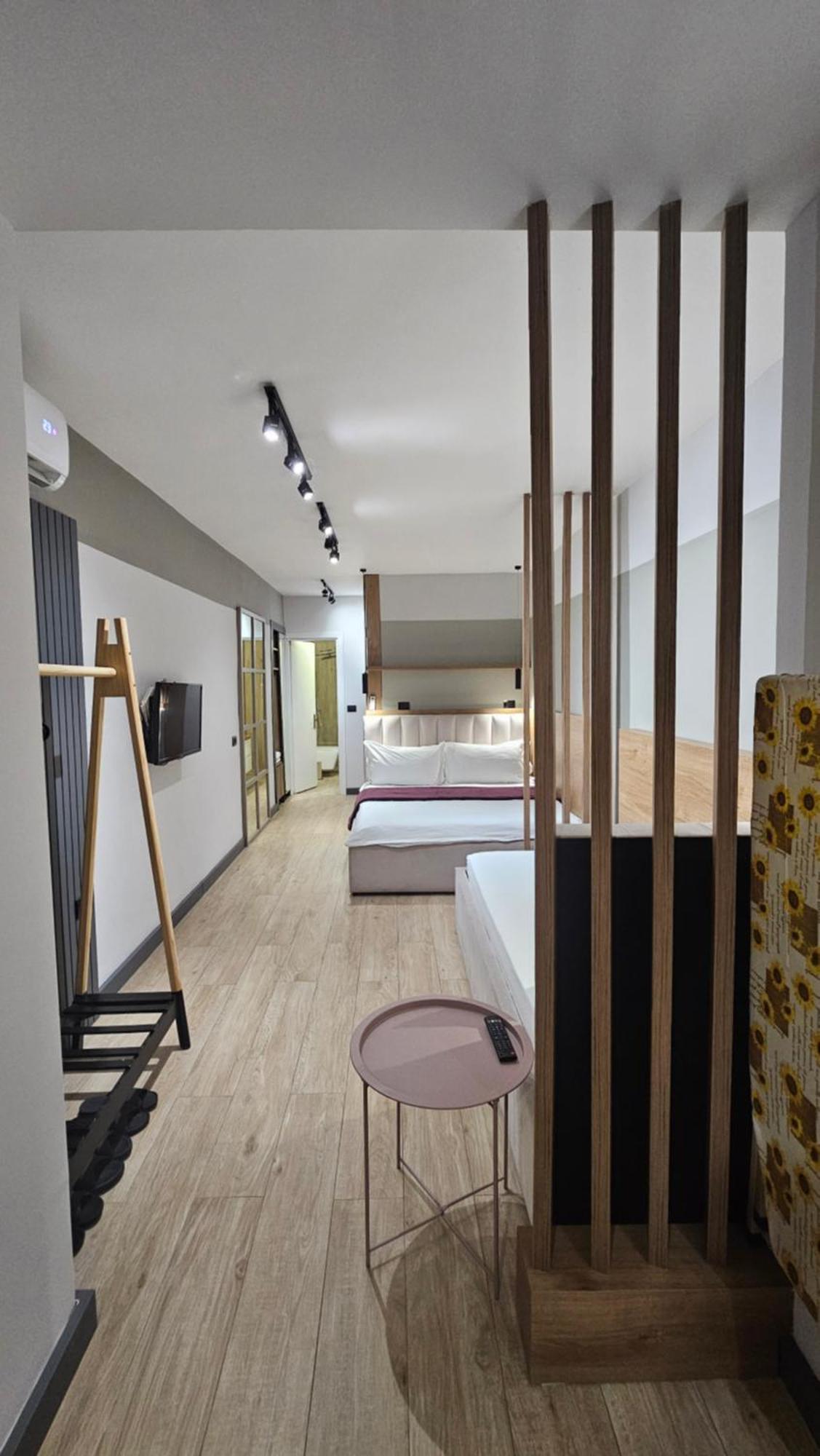 Tam Serviced Studio Apartments Next To Blloku Tirana Buitenkant foto